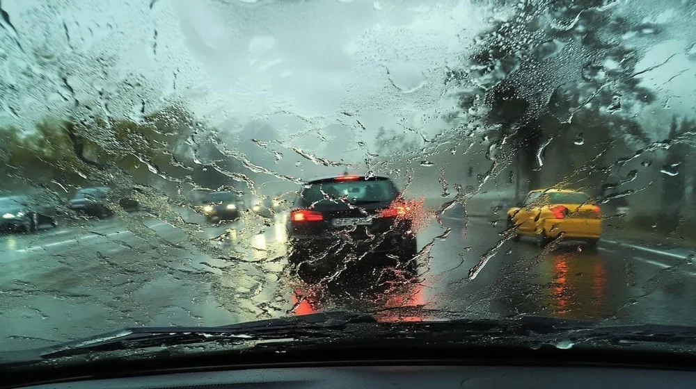 La borrasca Leonardo está dejando intensas lluvias y carreteras cortadas a su paso por la Península