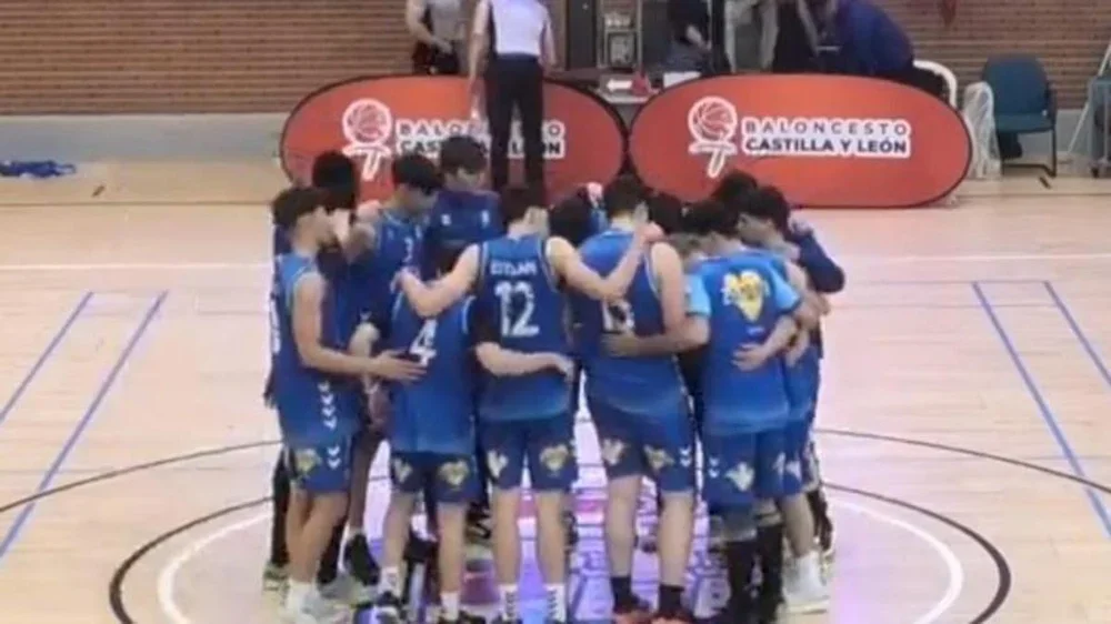 Los jugadores del CBZ tras finalizar el partido. | LOZ